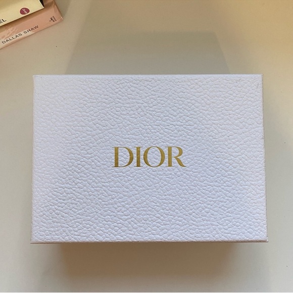 🌟 NEW BUNDLE- DIOR AROUND THE WORLD - Picture 9 of 13